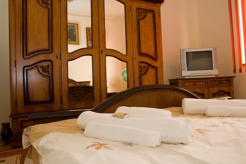 Pension Mellis Cluj Napoca Otel Dış mekan fotoğraf